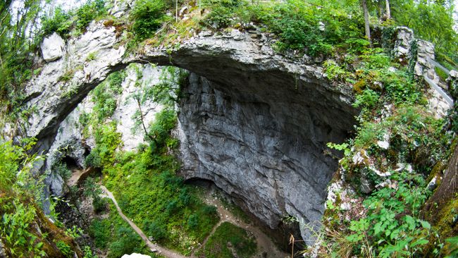 Banyak wisatawan yang tidak tahu kondisi lokasi dan tak tahu bagaimana harus berperilaku.