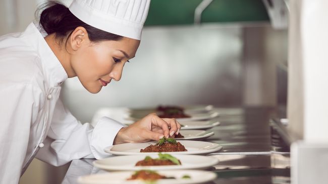 Menurut survei, ada 10 maskapai internasional yang diakui punya menu makanan paling enak di dunia, baik di kelas satu, bisnis sampai kelas ekonominya.