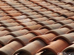 Kisaran Harga Satuan Genteng Keramik Terbaru 2025