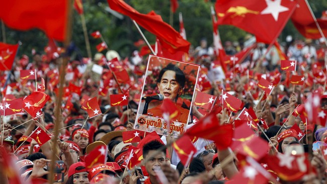 Tokoh oposisi Myanmar dan peraih Nobel Perdamaian, Aung San Suu Kyi menyerukan bahwa pemilu merupakan kesempatan untuk mengubah pemerintahan Myanmar.