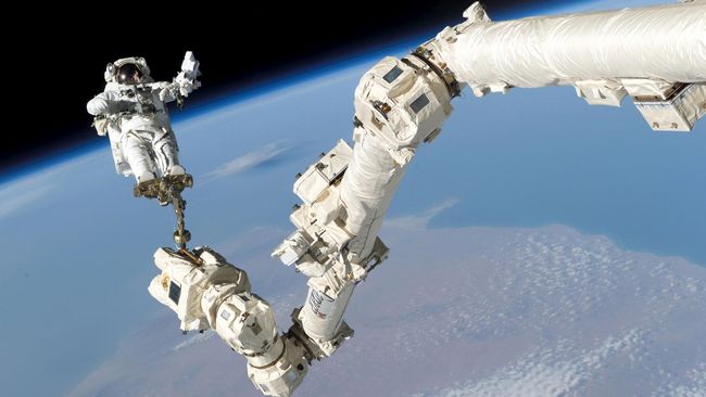 Berbicara mengenai bepergian, tentu saja astronaut NASA memiliki beragam tips yang bisa disimak para turis.