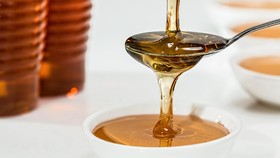 5 Obat Alami Sakit Tenggorokan: dari Madu hingga Bawang Putih