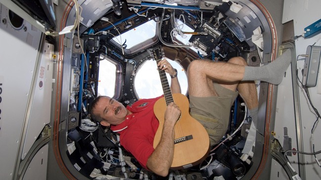Menjadi astronaut itu sulit banget. Seleksinya ketat. Tapi setelah lulus, apa saja yang dilakukannya?