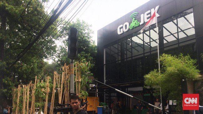 Beredar rumor di media sosial Singapura kalau pengemudi Gojek di negara bisa mencapai belasan juta rupiah.