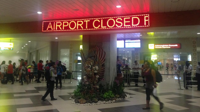 PT Angkasa Pura I menginformasikan bahwa terminal domestik Bandara I Gusti Ngurah Rai, Bali pada pukul 16.45 WITA terbakar. 