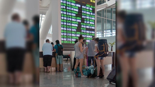 Kapuskom Kemenhub JA Barata menyampaikan Bandara Internasional Lombok (Lombok Praya) dan Bandara Selaparang Lombok ditutup hingga pukul 08.45 WIB.