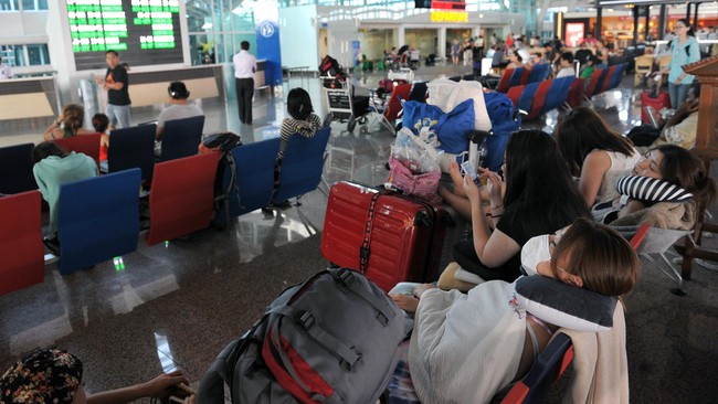 Bandara dengan predikat terbaik di dunia pada 2015 itu pertama kali ditutup menghormati Nyepi pada 2000.