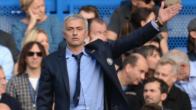 Deco menganggap Mourinho manajer yang tepat untuk membawa kejayaan ke MU, yang saat ini sedang terpuruk di bawah asuhan Louis van Gaal.
