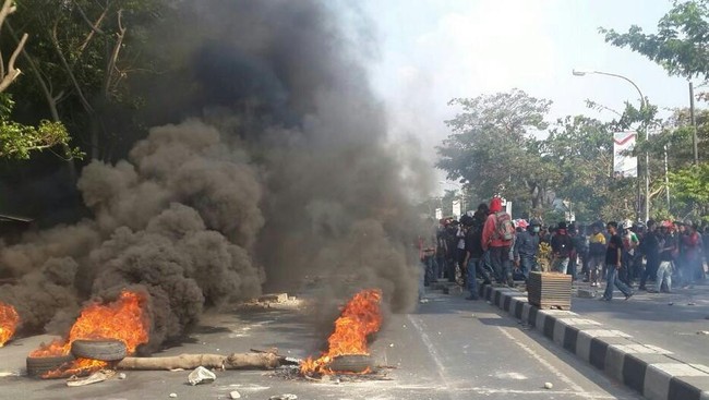Polisi di Jawa Barat menangkap lebih dari 20 orang yang terkait bentrok ormas di Sukabumi, yang menewaskan seorang anggota Pemuda Pancasila.