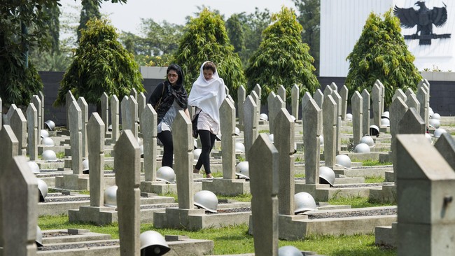 Gubernur Jateng Ganjar Pranowo menyiapkan taman makam pahlawan bagi petugas medis yang meninggal akibat Virus Corona.