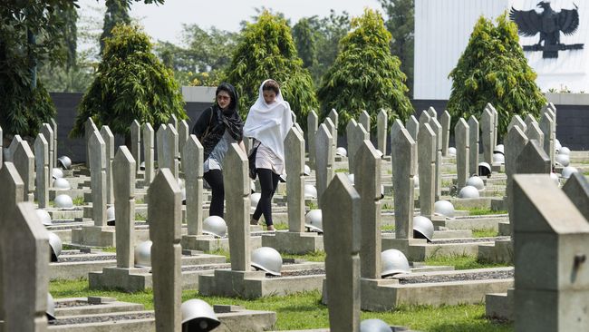 Staf Medis Korban Corona, Ganjar Siapkan Taman Makam Pahlawan Gubernur Jateng Ganjar Pranowo menyiapkan taman makam pahlawan bagi petugas medis yang meninggal akibat Virus Corona.
