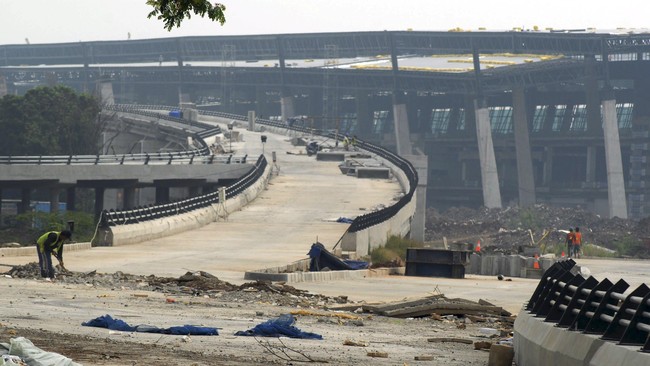 AP II akan mengalokasikan lahan seluas 7 hektare di Terminal 3 Bandara Soekarno-Hatta untuk ruang ritel demi mendongkrak kinerja keuangan perusahaan.