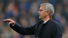 Mourinho Tolak Gantikan Van Gaal Saat Ini