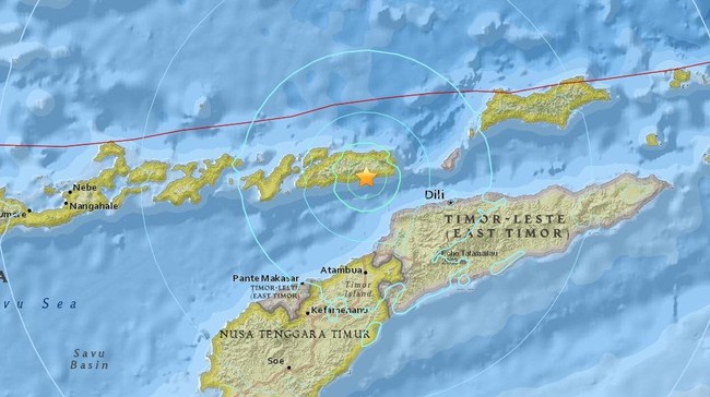 Warga Dili mengatakan gempa terjadi saat warga perkantoran tengah makan siang. Guncangan membuat masyarakat panik dan berlarian keluar gedung.
