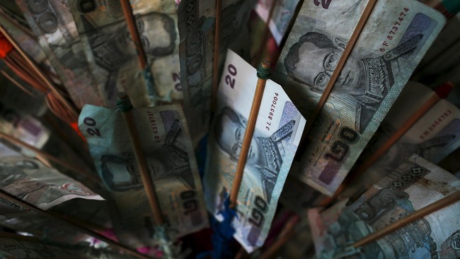 Kebijakan transaksi perdagangan dengan Malaysia dan Thailand menggunakan mata uang lokal dinilai tak berdampak signifikan pada perdagangan jangka pendek.
