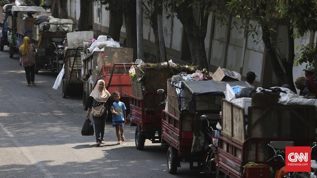 Namun menurut Wali Kota Bekasi penambahan jam operasional ini harus diiringi dengan perubahan rute truk pengangkut sampah dari Jakarta ke TPST Bantargebang.