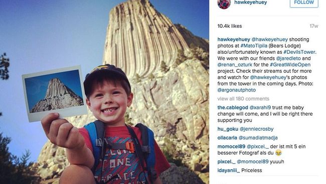 Dia mengabadikan pemandangan alam Amerika Serikat di Instagram. Akun Instagramnya juga ditahbiskan sebagai salah satu yang terbaik versi Rolling Stone.