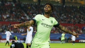 Sterling Bawa Pulang Satu Gol dan Rekor Baru
