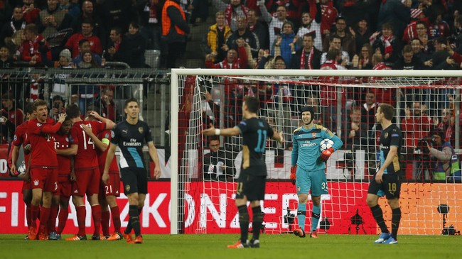 Bayern Munich mendominasi jalannya babak pertama melawan Arsenal dan unggul 3-0 di 45 menit pertama laga lanjutan Grup F Liga Champions.