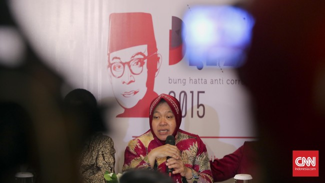 Metode survei melalui "Exit poll" yang dilakukan Surabaya Consulting Group sebut pasangan Calon Wali Kota Tri Rismaharini dan Whisnu unggul.