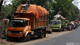 Warga Kembali Bergejolak dengan Pelanggaran Waktu Truk Sampah