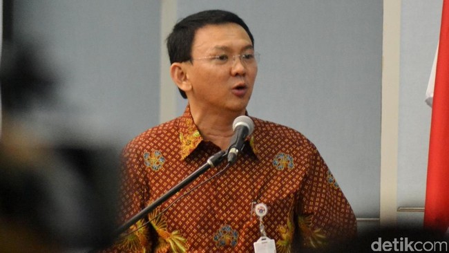 Gubernur DKI Jakarta, Basuki Tjahaja Purnama, mengatakan peninggian jembatan sulit dilakukan karena tidak adanya jalur alternatif.