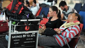Bandara Bali Ditutup, Penumpang 'Lari' ke Surabaya