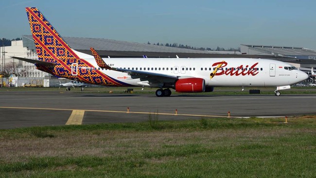 Landasan pacu di Bandara Internasional Juanda, Surabaya sempat mengalami kendala saat Pesawat Batik Air hendak take off pada Minggu (22/5), pukul 09.25 WIB.