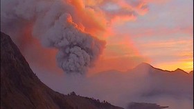Erupsi Barujari Naikkan Permukaan Danau Segara Anak