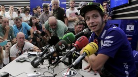 Rossi Terkejut Lorenzo Coba Intervensi CAS