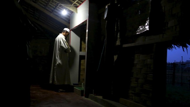 Pemilu Myanmar tidak menyentuh warga muslim di negara itu karena berbagai batasan dan larangan yang dikenakan oleh pihak berwenang.