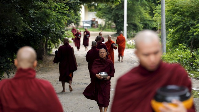 Pemerintah Myanmar menyatakan akan menindak tegas organisasi Buddha ekstrem menyusul kekerasan dan pembakaran dua masjid.