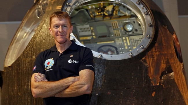 Tiga awak astronaut yang selama enam bulan belakangan mendiami Stasiun Luar Angkasa Internasional (International Space Station/ISS) telah kembali ke Bumi.