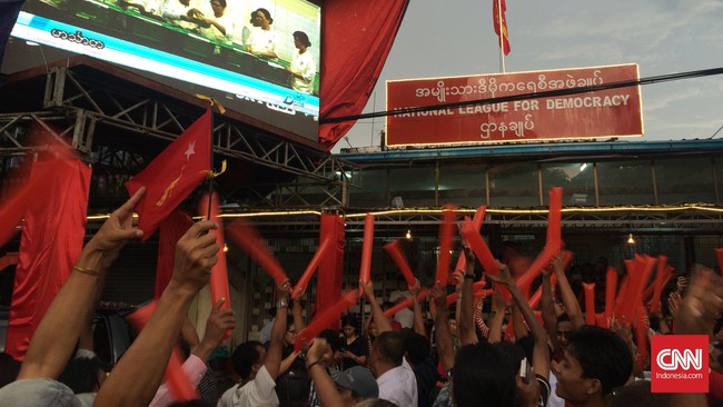 Penghitungan suara pemilihan umum di Myanmar sudah dimulai. Warga antusias mengikuti proses tersebut. 