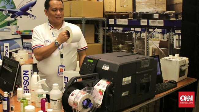 PT Epson Indonesia menargetkan omzet penjualan produk mereka bertahan di dua digit pada 2016 mendatang, meski situasi perekonomian sedang tak menguntungkan.