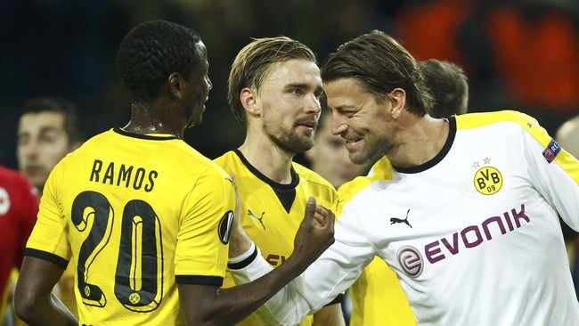 Derby Ruhr akhirnya dimenangkan Borussia Dortmund atas tim tamu, Schalke 04 dengan skor 3-1 di Signal Iduna Park.