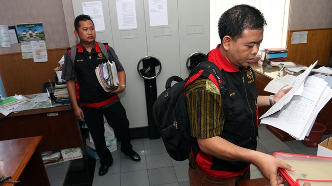 Penggeledahan dilakukan di ruang kerja Sekretaris DPRD karena dokumen-dokumen terkait perkara dana hibah dan bantuan sosial Sumut berada di sana.