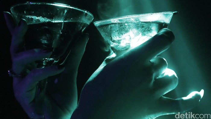 Dunia malam identik dengan pesta sex bebas dan minuman keras. detikfoto/Hasan Alhabshy