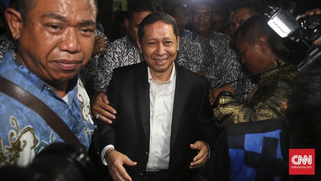 Anggota BPK, Achsanul, mengatakan ketidakpatuhan itu termasuk penandatanganan perizinan di Kementerian BUMN. 