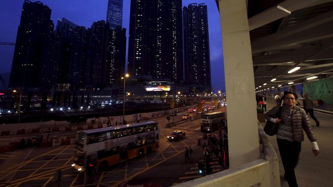 Hampir semua barang bisa ditemukan imitasinya di Hong Kong, tentunya dengan harga yang jauh lebih murah.