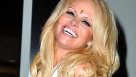 Pamela Anderson Akan Telanjang Demi Playboy 'Terakhir'