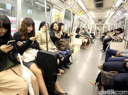 Warga Jepang Paling Stress Duduk dengan Orang Asing, Kenapa?