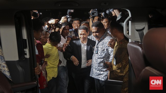Pemeriksaan semestinya dilakukan pada Rabu lalu. Namun, Lino berhalangan hadir lantaran ada urusan dinas yang tidak bisa dihindari.