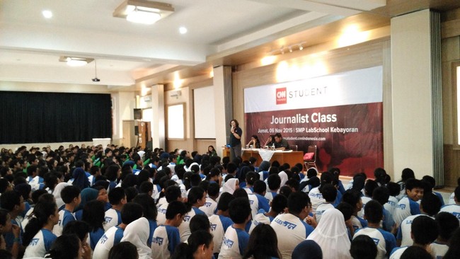 Jumat, 6 Nopember CNN Student hadir di SMP Labschool Kebayoran bersama 400 siswa yang antusias. Kunjungan pertama CNN Student di sekolah.
