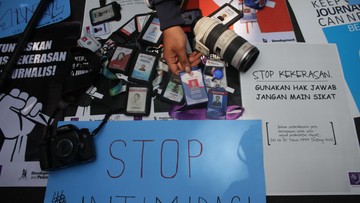 AJI Catat 28 Kasus Kekerasan Polisi ke Jurnalis saat Liputan AJI menghimpun data dari 28 kota di Indonesia saat berlangsung demo menolak Omibus Law Cipta Kerja.