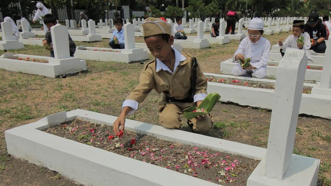 Gambar para pahlawan dan kata-kata mereka diplesetkan di era "Quote Kampret". Kreativitas yang kelewat batas?
