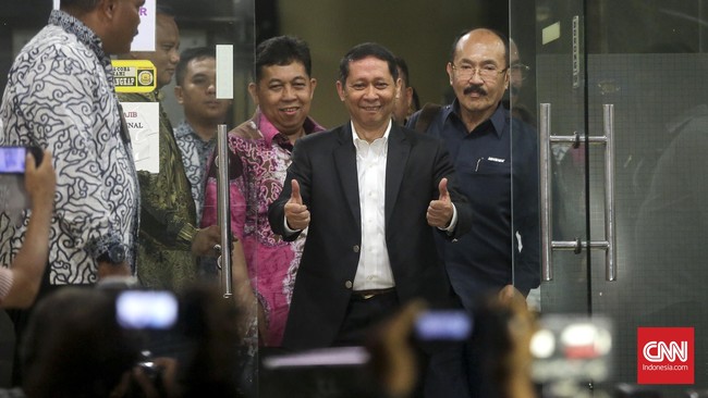 Mantan Dirut PT Pelindo II, RJ Lino, mengaku tidak disodori pertanyaan apapun oleh penyidik. Ia bersikeras tak memiliki kaitan dengan pengadaan mobile crane.
