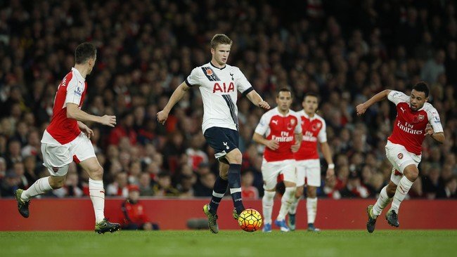 Arsene Wenger menilai timnya menunjukkan karakter yang hebat saat menjamu Tottenham Hotspur di Stadion Emirates, London. Kedua tim bermain imbang 1-1.