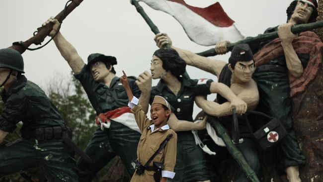 Tanggal 10 November diperingati sebagai Hari Pahlawan Nasional setiap tahunnya. Lantas, apakah Hari Pahlawan 10 November libur atau tidak?