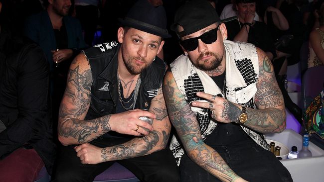 Menjelang rangkaian konser, Good Charlotte telah merilis lagu baru yang berjudul Makeshift Love pada 5 November kemarin.